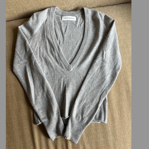 Extreme cashmere deep v neck sweater in grey - Picture 2 of 3